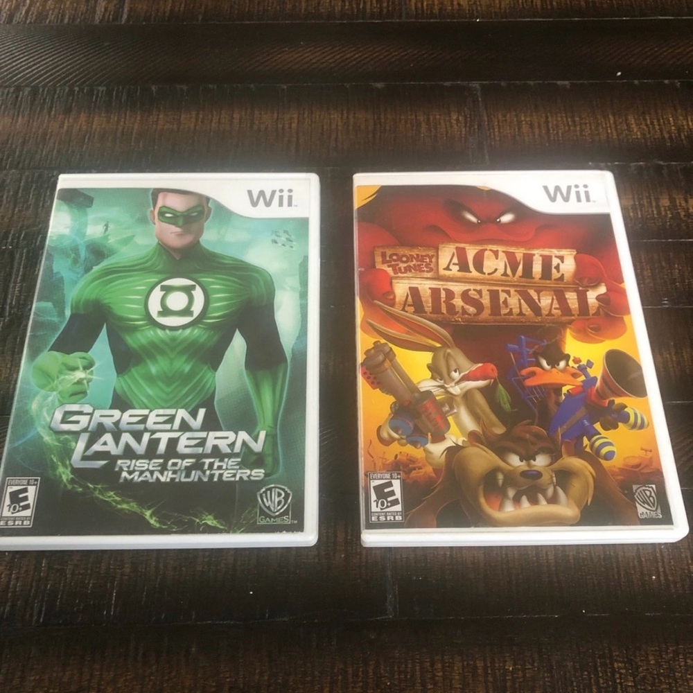Nintendo Wii Game Bundle: Green Lantern and Looney Tunes Acme Arsenal